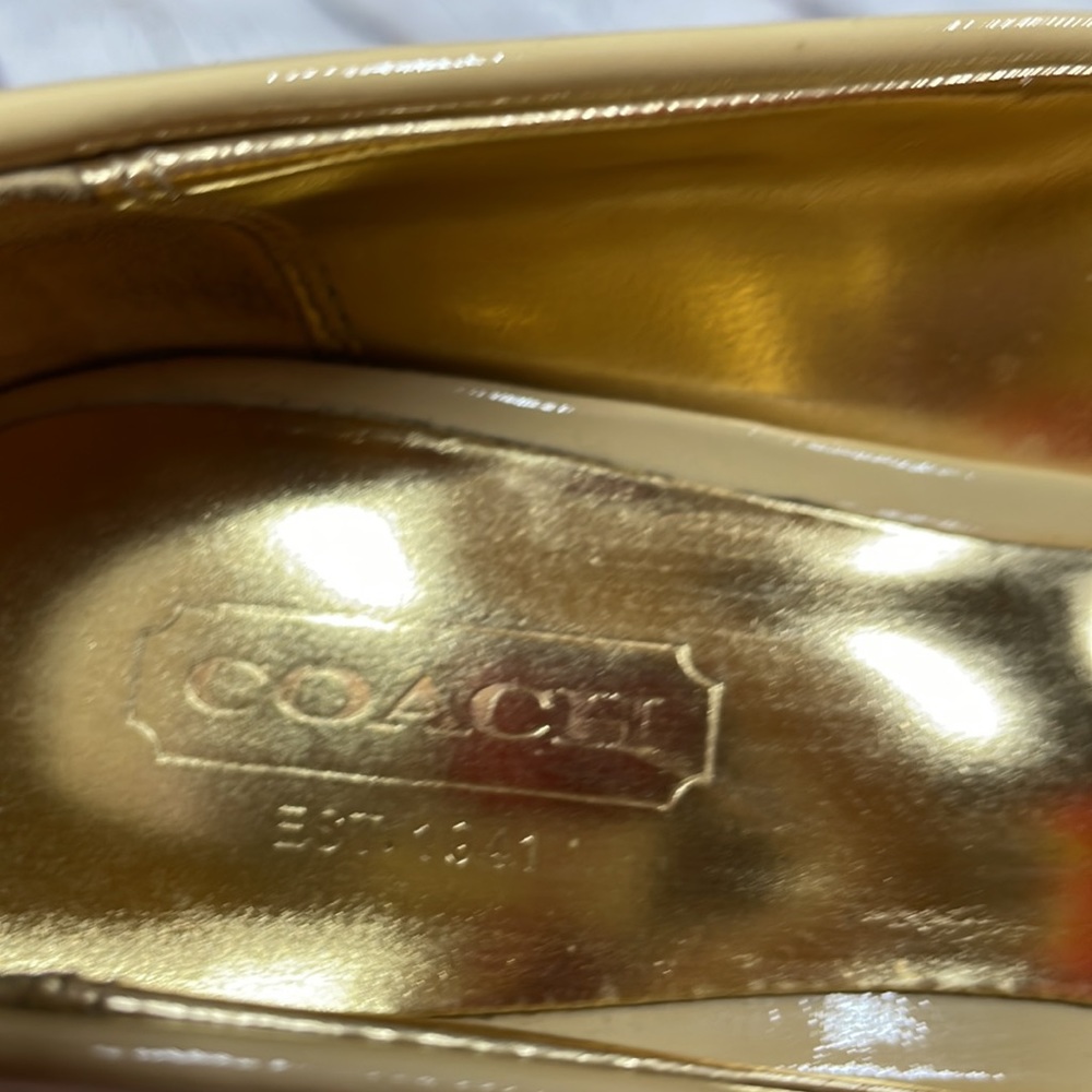Coach buttery yellow tan patent leather kitten heels shoes - Picture 7 of 11